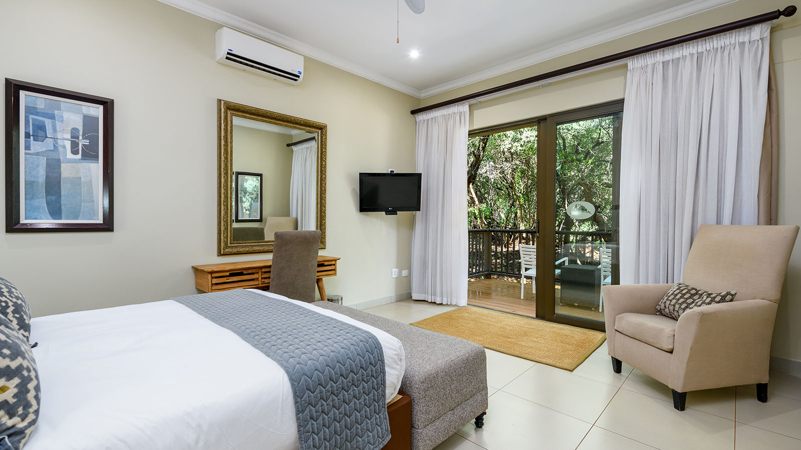Four Bedroom Chalet with Splash Pool
