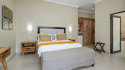 Four Bedroom Chalet with Splash Pool