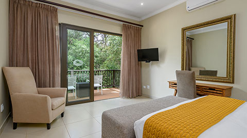 Four Bedroom Chalet with Splash Pool