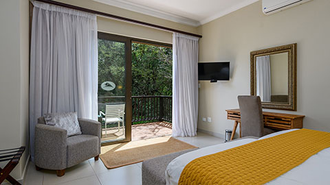 Four Bedroom Chalet with Splash Pool