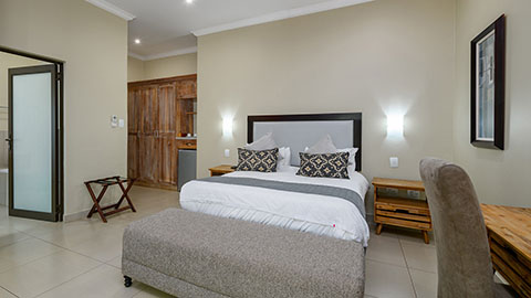 Four Bedroom Chalet with Splash Pool