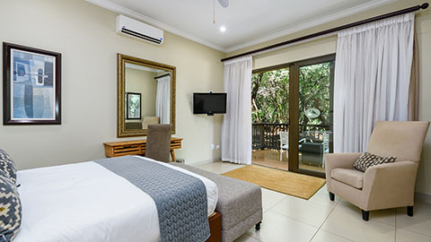 Four Bedroom Chalet with Splash Pool